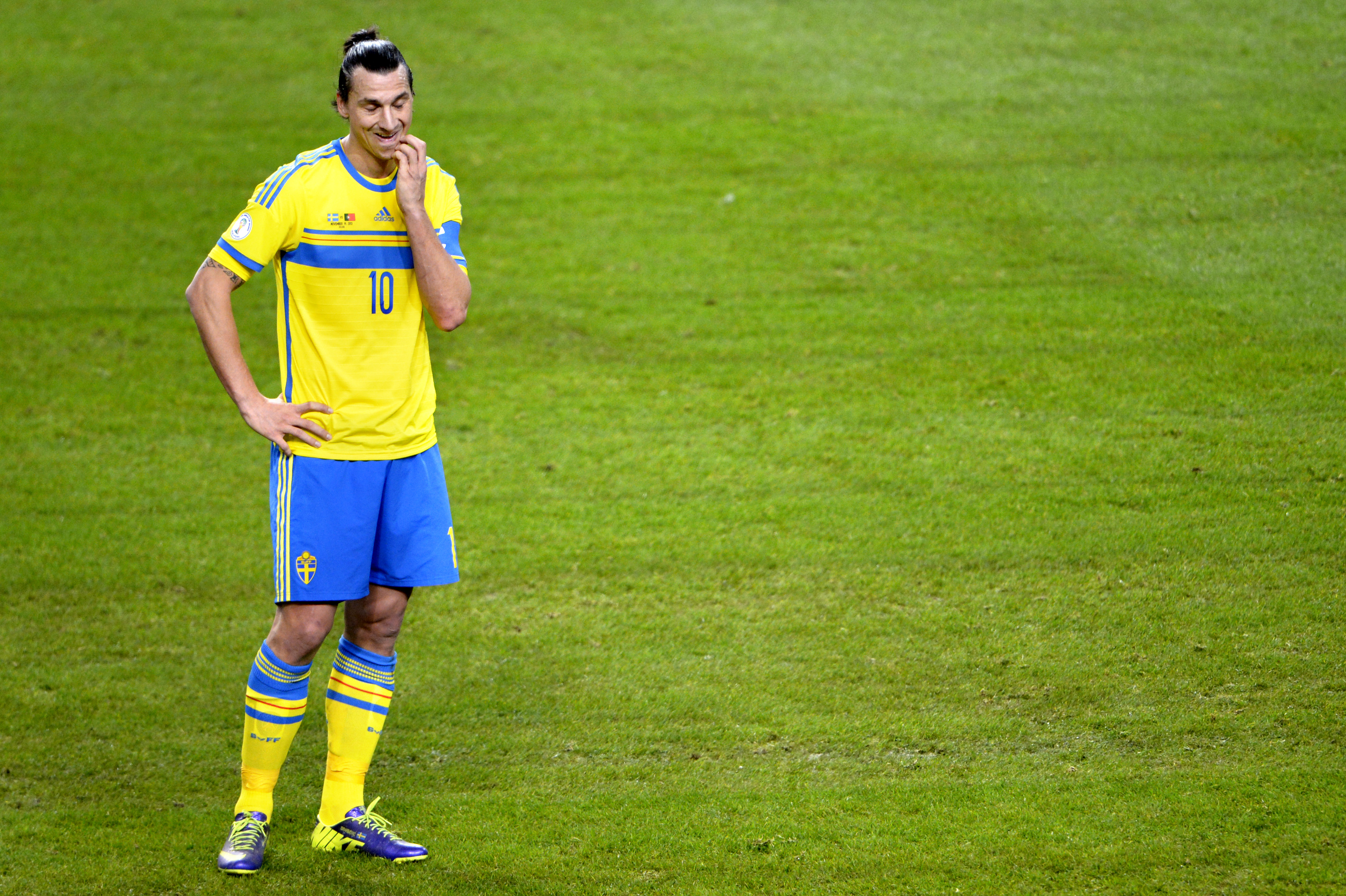 Hamrén berättade även att Zlatan fortsätter i landslaget. 