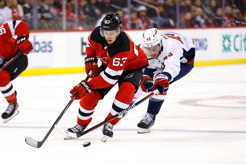 New Jersey svenske forward Jesper Bratt stod för ett mål och tre assist när New Jersey slog Ottawa på bortaplan med 6–2. Arkivbild.