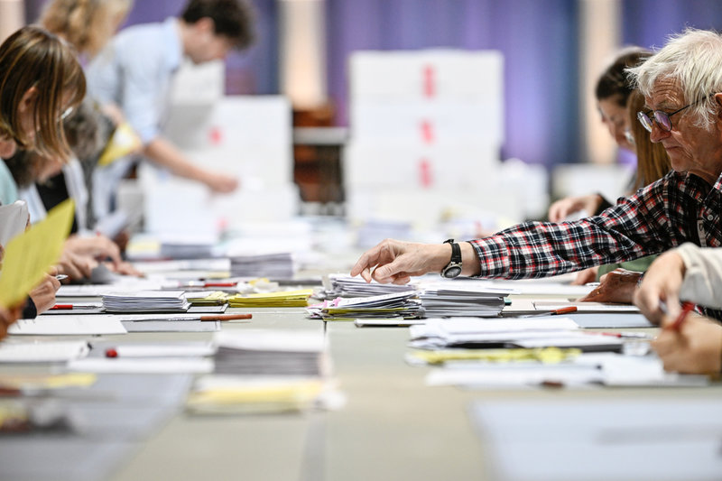 Sluträkning av utlandsröster och sena förtidsröster i Stockholm stadshus.