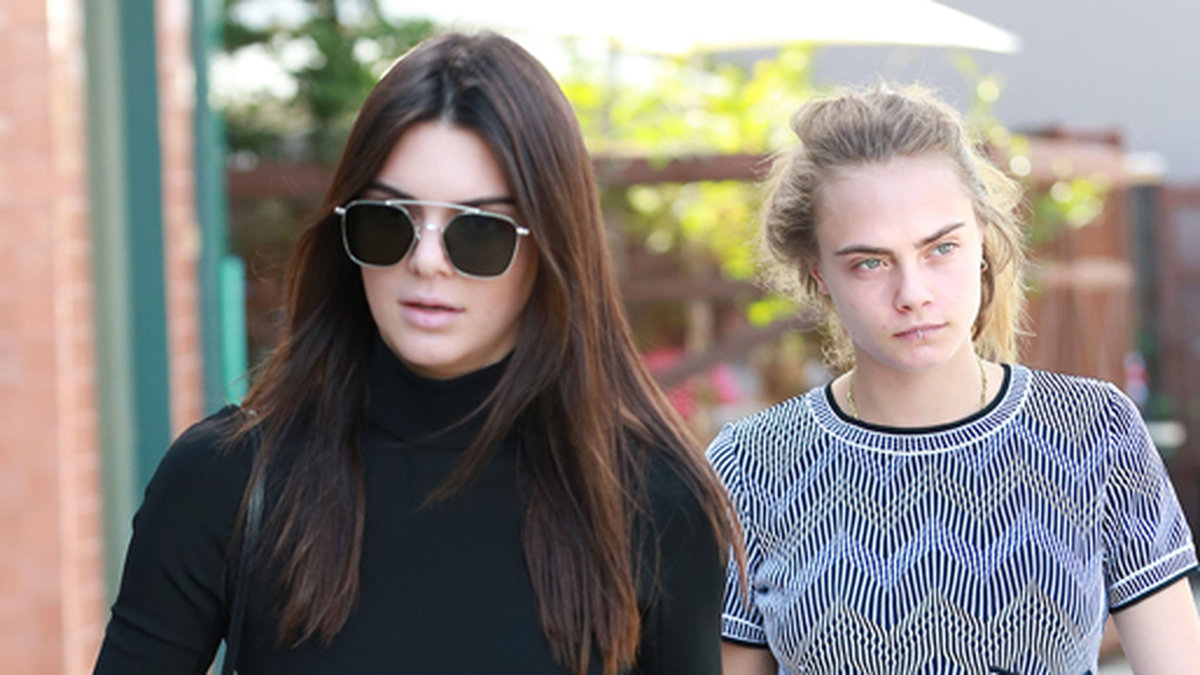 Kendall Jenner och Cara Delevigne har käkat lunch i Hollywood.