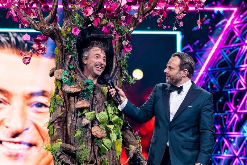 Krögaren och tv-kocken Tareq Taylor utmanade sig själv genom att för första gången sjunga i tv och belönades med en andra plats i årets 'Masked singer'. Pressbild.