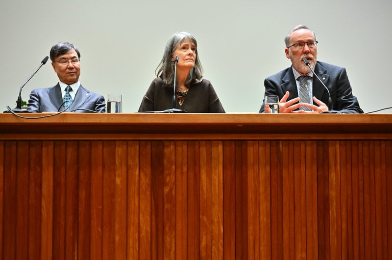 Shimon Sakaguchin, Mary E. Brunkow och Fred Ramsdell, 2025 års nobelpristagare i fysiologi eller medicin. Foto: Claudio Bresciani/TT