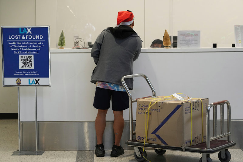 Tiotusentals resenärer har drabbats av inställda flyg under julhelgen. På bilden flygplatsen LAX i Los Angeles, USA.