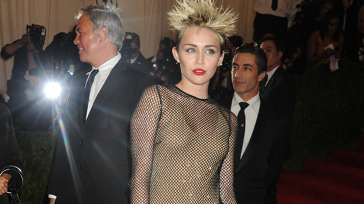 Miley Cyrus såg ut som en kondom som blivit utsatt för en elstöt. 