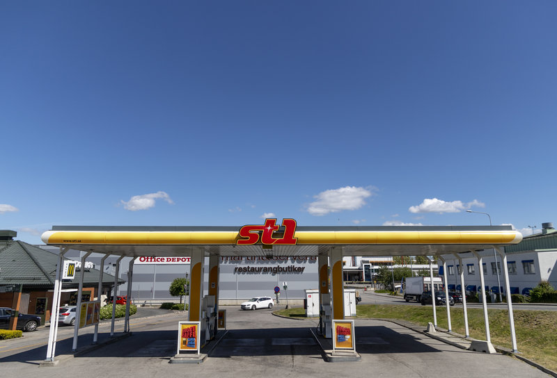 Shell-skyltarna ersätts med St1. Foto: Pär Fredin/TT Shell-skyltarna ersätts med St1. Foto: Pär Fredin/TT