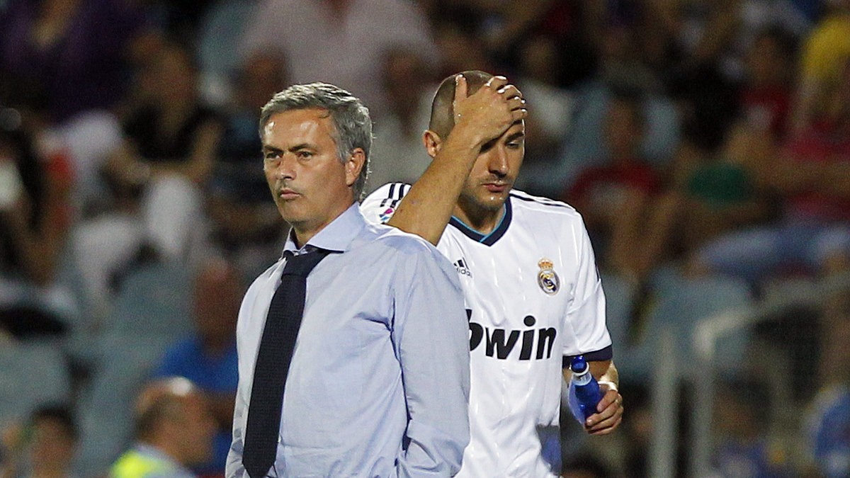 José Mourinhos mannar ligger redan fem poäng efter ärkerivalen Barcelona...