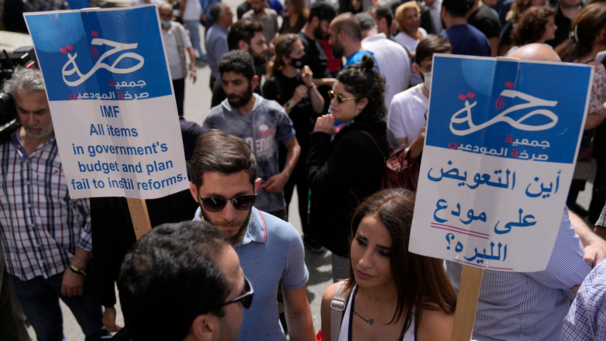 Demonstration i Beirut i april mot myndigheternas hantering av den ekonomiska krisen.