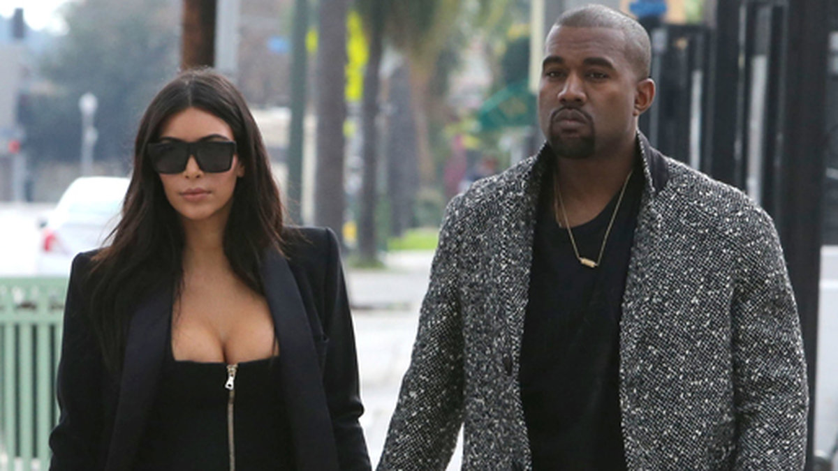 Kim och Kanye tar en promenad i Hollywood. 