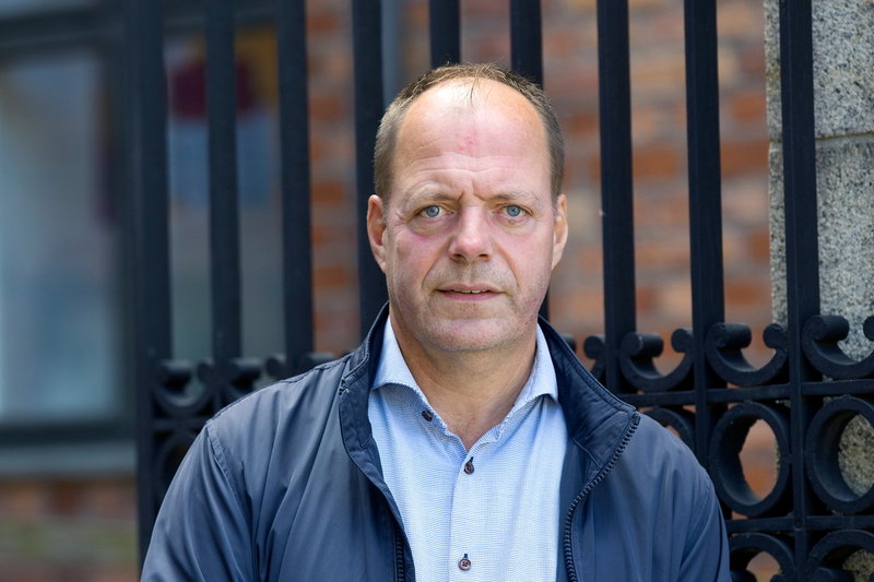 John-Erik Jansson (C), ordförande i kommunstyrelsen, säger att kommunen har förhandlat om en bygdepeng med vindkraftsbolaget, vilket skulle gå till turismutveckling, småföretagande och föreningsliv. Men bygdepengen har mötts av misstro bland invånarna, säger Jansson.