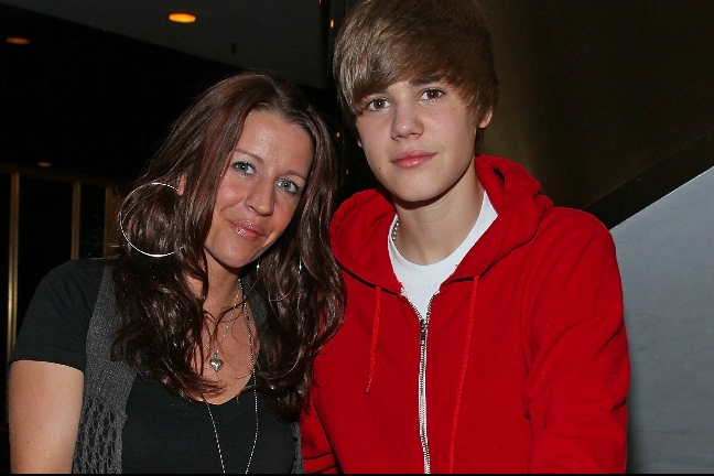 Pattie Lynn Mallette med sonen Justin Bieber. Tydligen något för playboy. 