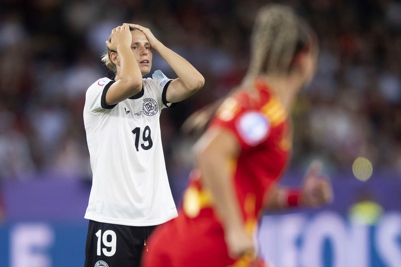 Tysklands Klara Bühl deppar efter en missad målchans mot Spanien.
