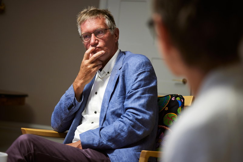 Senast den 19 januari 2024 ska Anders Tegnell redovisa sin utredning om de nationella vaccinationsprogrammen och det nationella vaccinationsregistret.