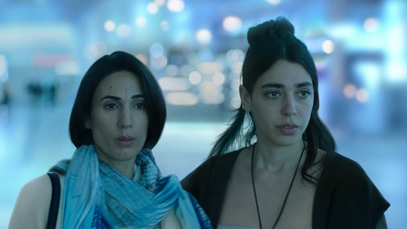 Liraz Chamami och Talia Lynne Ronn i "Unconditional" på AppleTv.
