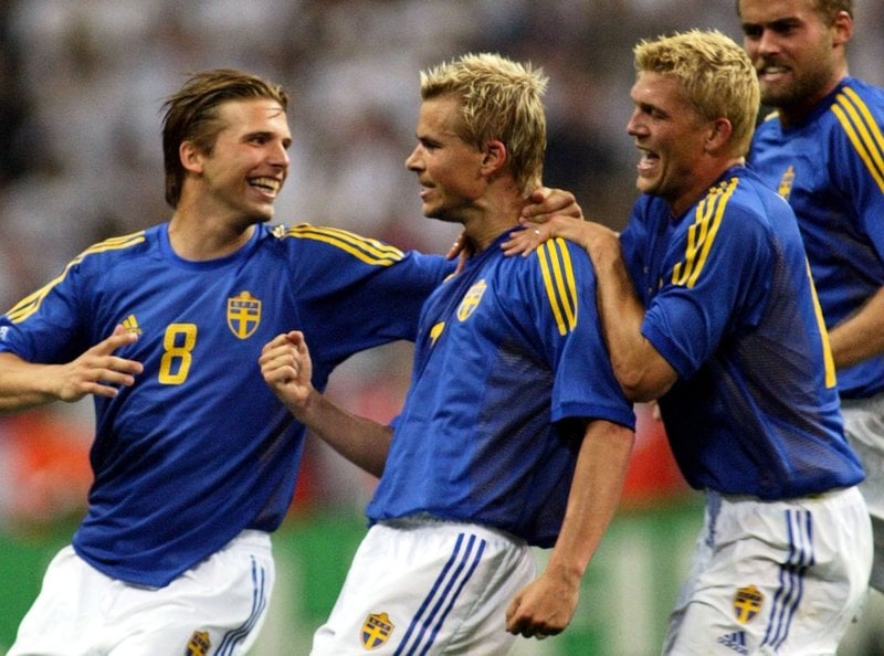 Niclas Alexandersson jublar efter mål mot England i VM 2002. Arkivbild.