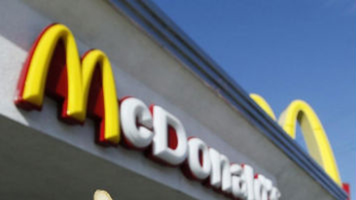 McDonald's har över 14 000 restauranger bara i USA. Av dem har 500 redan infört bordsservering.