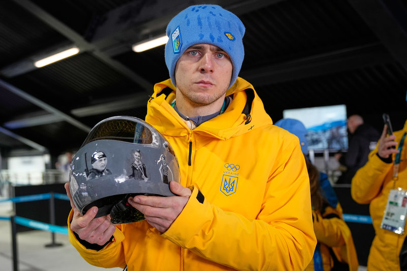 Vladyslav Heraskevytj ville tävla i OS i skeleton i en hjälm prydd med bilder på ukrainska krigsoffer. Bild från 12 februari.