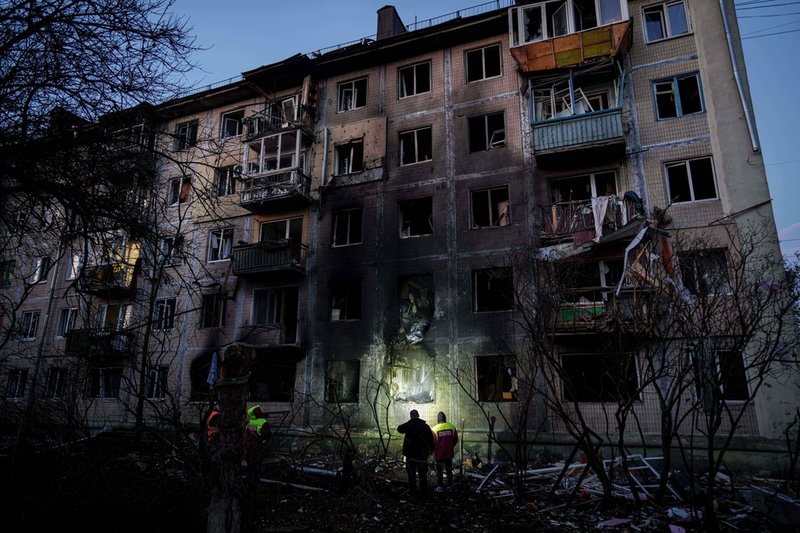 Ett bostadshus i Ukrainas huvudstad Kiev, fotograferad kort efter en rysk attack. Arkivbild från mitten av november.