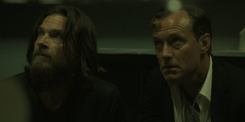 Jason Bateman och Jude Law spelar omaka bröder i "Black Rabbit".
