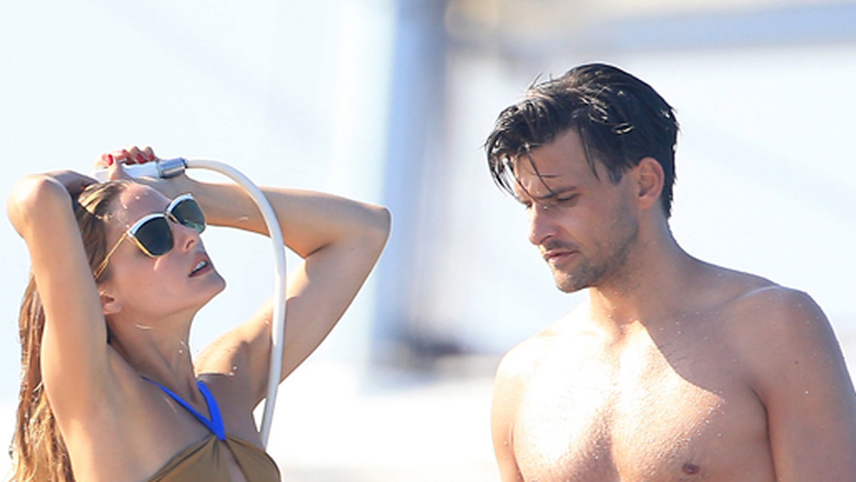 Olivia Palermo och hennes kille Johannes Huebl på semester på Ibiza.