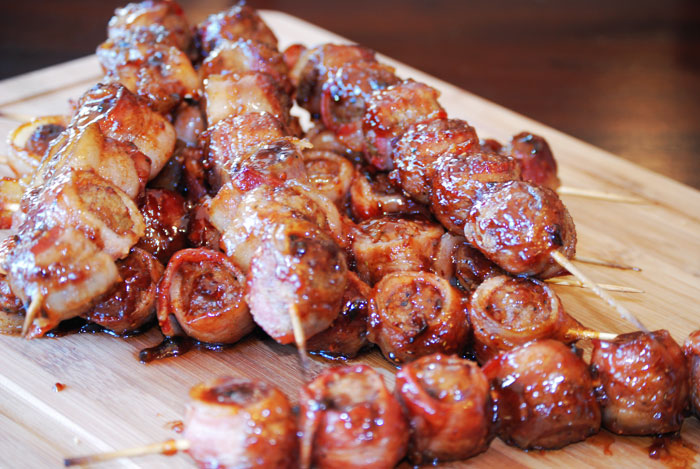 Varför inte sätta köttbullar på ett spätt och linda in dem i bacon? Varför inte sätta köttbullar på ett spätt och linda in dem i bacon?