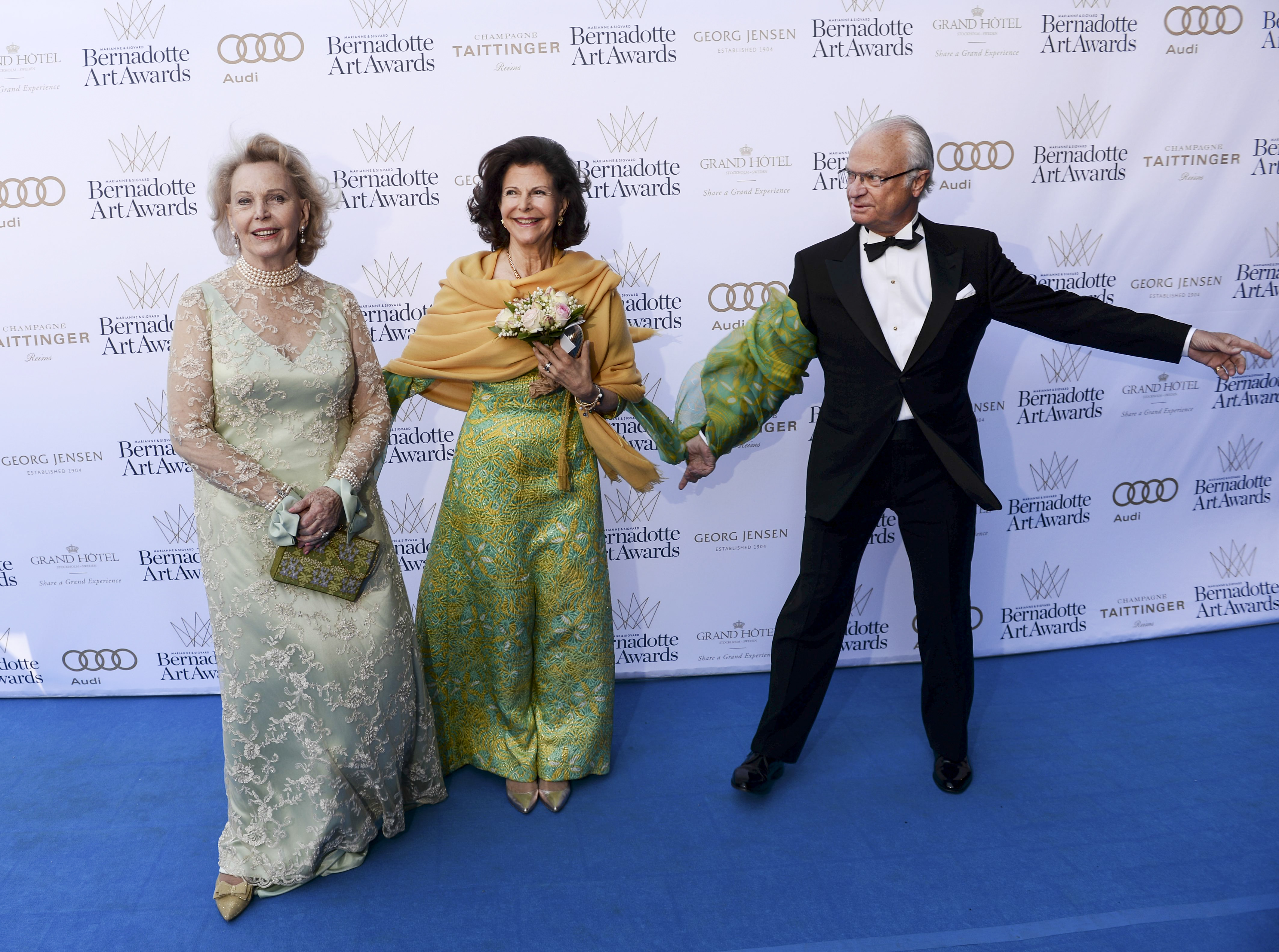 En klassisk kunga-pose. En klassisk kunga-pose.