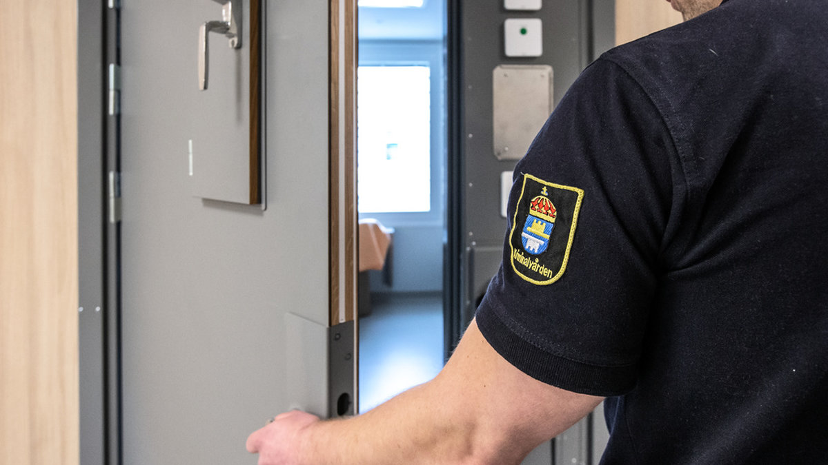 En 23-årig man som friades för mordförsök med handgranater i Landskrona satt häktad i ett halvår. Nu får han över 200 000 kronor i ersättning av Justitiekanslern. Arkivbild.