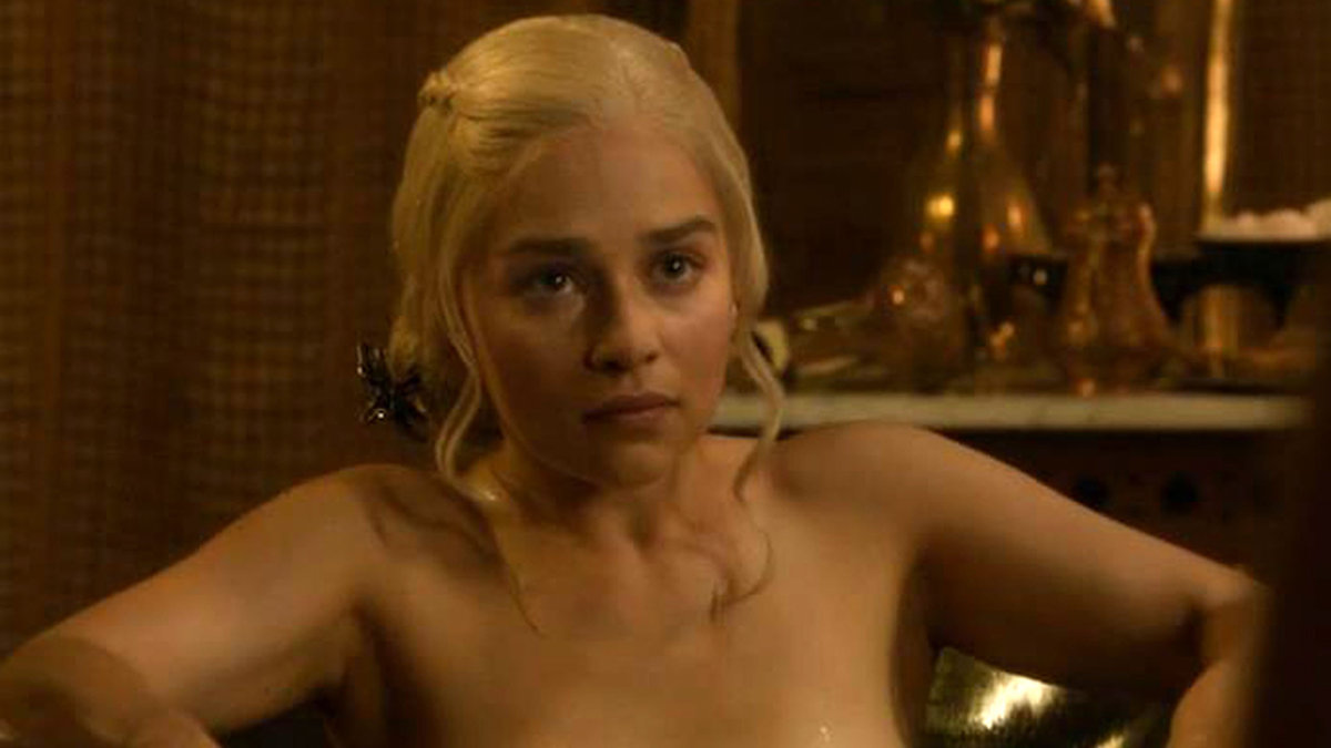 Men nu vill Emilia bli känd för något annat än sina bröst. 