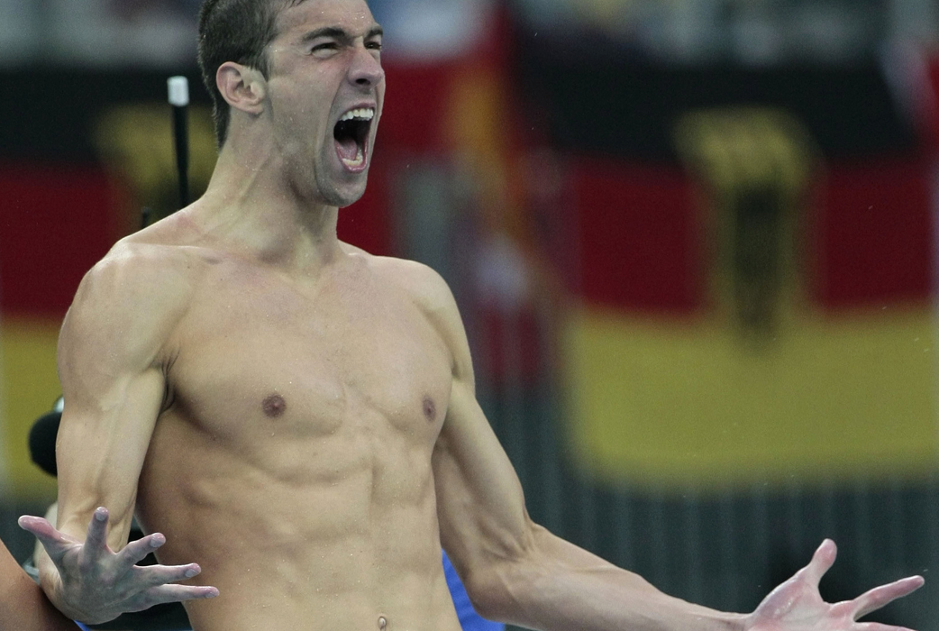 År 2009 berättade strippan Theresa White att hon hade haft en trekant med OS-medaljören Michael Phelps.
– Jag, Michael och en annan tjej gick upp en trappa och hoppade i säng. Vi hade sex i ungefär tre timmar. Michael borde få ännu en medalj för maratonsexet, sa White till News of the World.
Efter trions heta natt så återvände Phelps flera gånger till strippklubben där White arbetade. White och Phelps hade sex några flera gånger under ett par månader. Han gillade även att mysa.
År 2009 berättade strippan Theresa White att hon hade haft en trekant med OS-medaljören Michael Phelps.
– Jag, Michael och en annan tjej gick upp en trappa och hoppade i säng. Vi hade sex i ungefär tre timmar. Michael borde få ännu en medalj för maratonsexet, sa White till News of the World.
Efter trions heta natt så återvände Phelps flera gånger till strippklubben där White arbetade. White och Phelps hade sex några flera gånger under ett par månader. Han gillade även att mysa.
