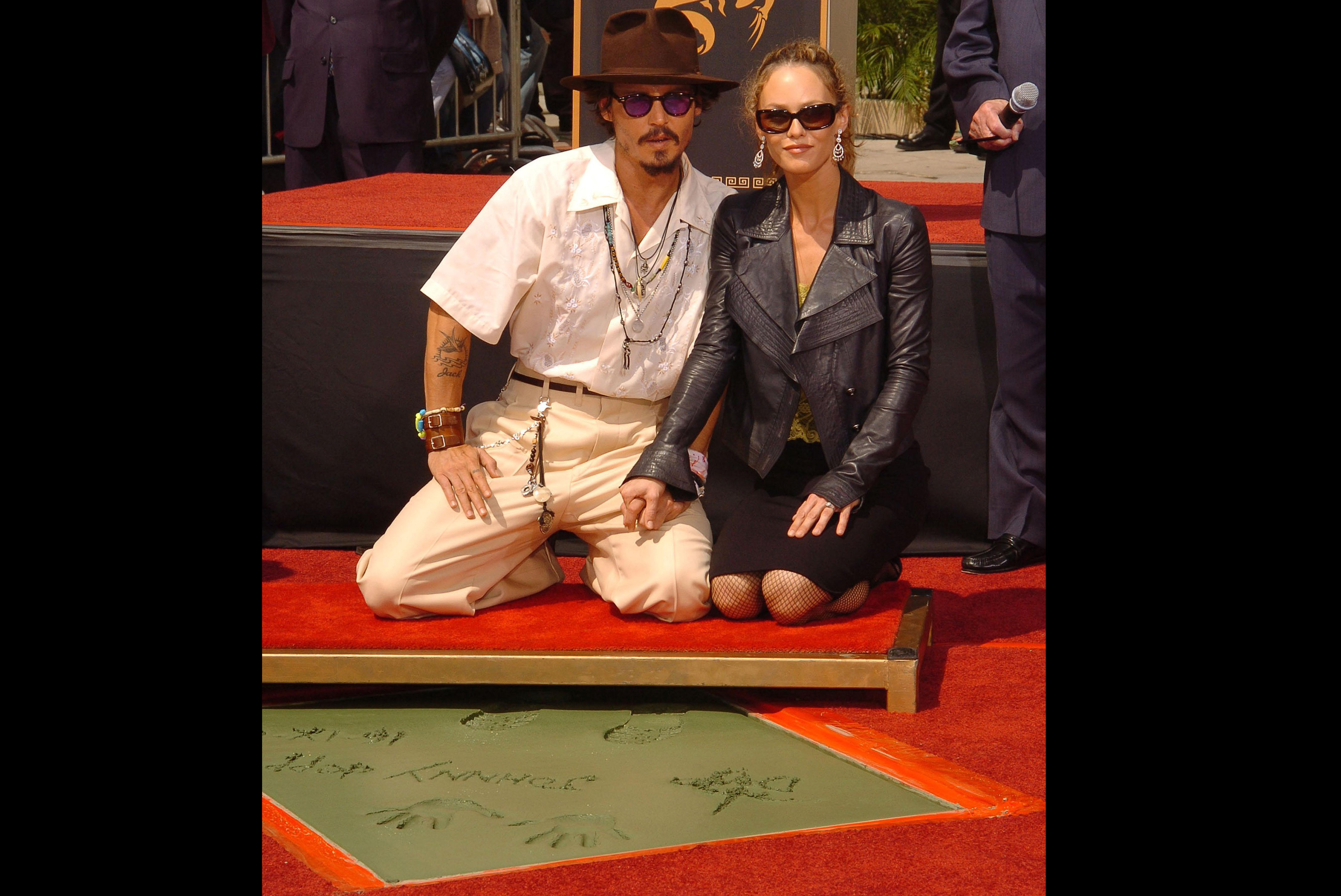 2005 fanns Vanessa med när Johnny förevigade  sina hand- och fotavtryck utanför Graumans Chinese Theatre i Hollywood.