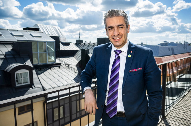 Farmanbar vill se en större diskussion, såväl inom politiken som i samhället i stort, kring vad som är personlig integritet i ett allt mer digitaliserat samhälle.