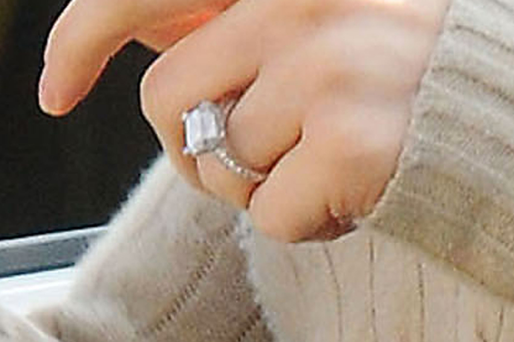 Kristin Cavallari skulle kunna mätta många hungriga barn med pengarna för den här maffiga ringen. Kristin Cavallari skulle kunna mätta många hungriga barn med pengarna för den här maffiga ringen.
