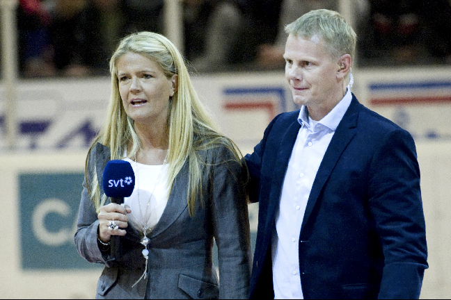 Marie Lehman och Niklas Wikegård tar hand om hockeysändningarna. 