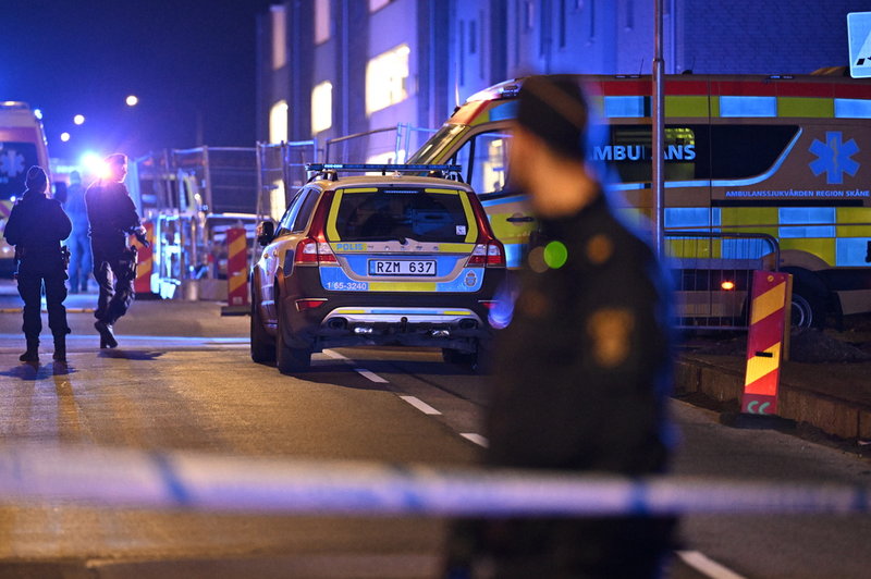 Fyra tonåringar skottskadades i Oxie i Malmö.