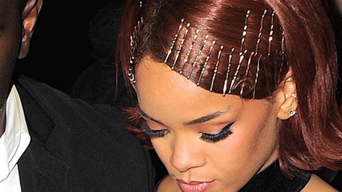 Rihanna på väg till sin efterfest.