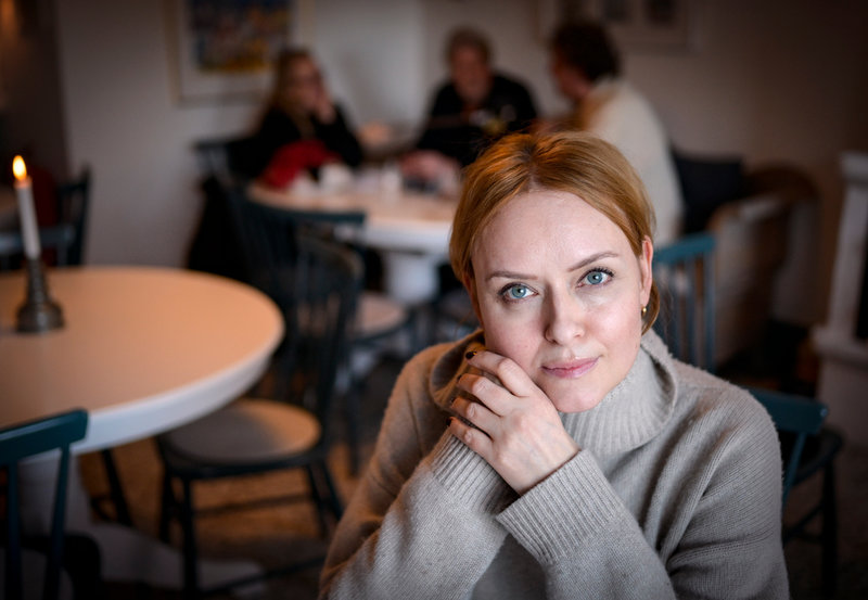 Med Richard Hobert som regissör vågar Livia Millhagen spela med hög risk. 'Det här kommer att kännas i magen', säger hon.