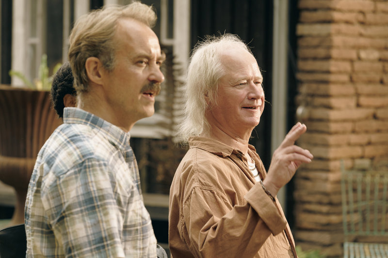 Jonas Karlsson och Robert Gustafsson i "Regnmannen". 