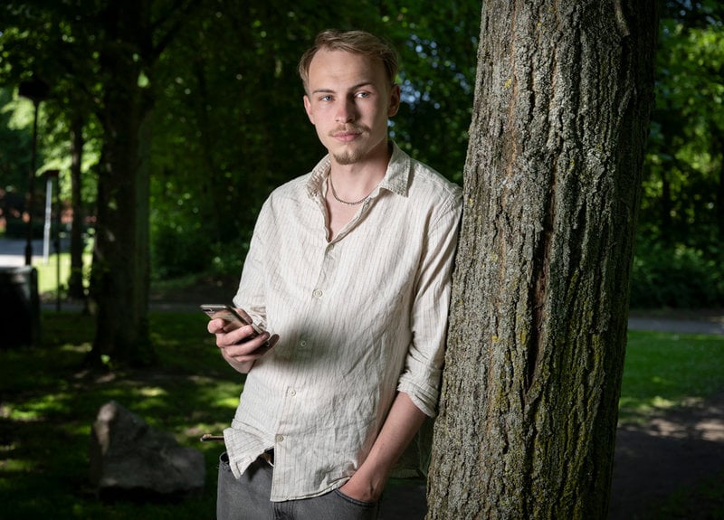 Gustav Göransson väntar på att bli intervjuad för att få visum till USA för att plugga där i höst. Men med Trumps krig mot universiteten och att man ska kontrollera studenternas sociala medier vid visuminetervjuerna är många nervösa över hur det ska gå.