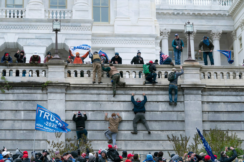 Den 6 januari 2021 stormades Kapitolium. Den dagen hade USA:s kongressledamöter samlats i Kapitolium för att räkna presidentvalets elektorsröster och formellt utse demokraten Joe Biden till segrare och näste president. 