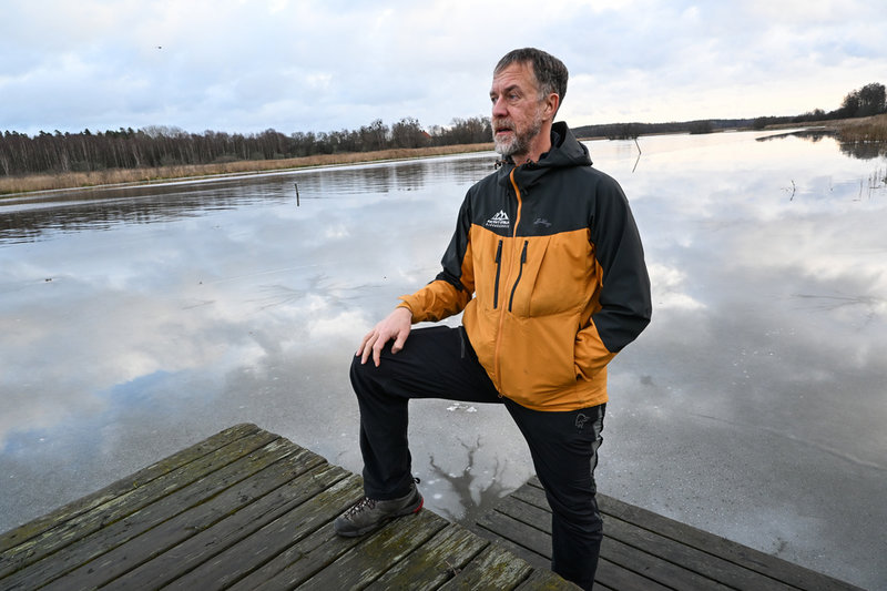 Mathias Bernövall är delägare på Aktivt uteliv i Västerås, som ordnar kurser och hyr ut skid- och skridskoutrustning. "Det är jättesvårt att sia om. Men vi hoppas absolut att vi fortsatt får snö och kyla, och gärna att kylan ska hålla i sig så länge som möjligt", säger han. 