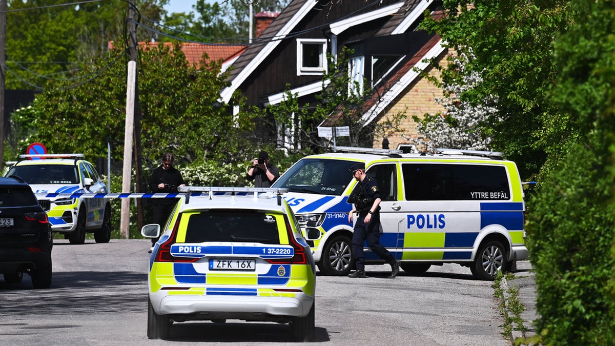 Man gripen efter skottlossning – tre personer skadade