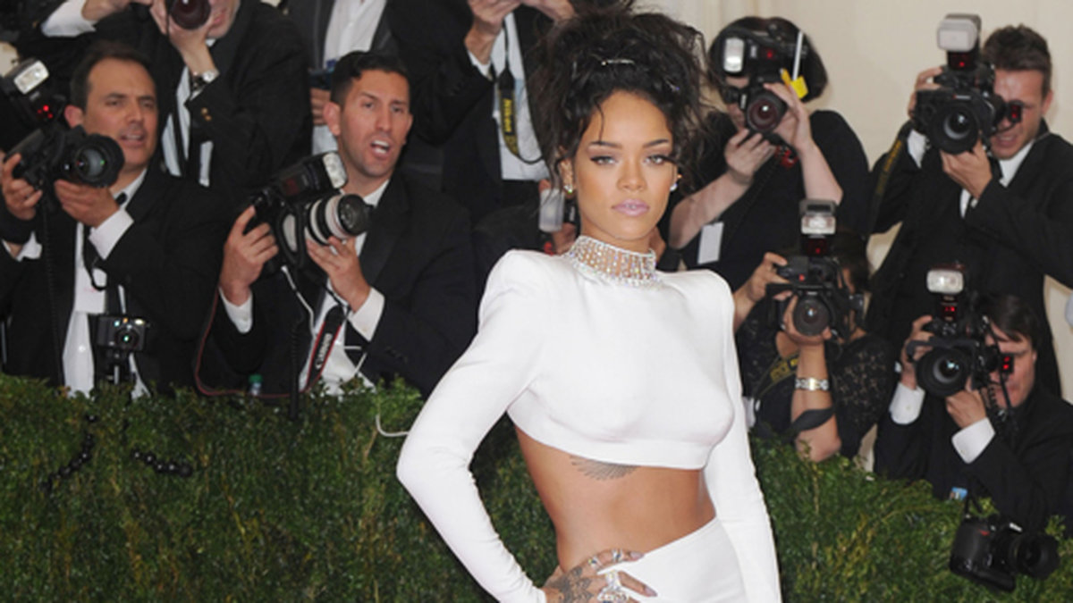Rihanna klädd i Stella McCartney på en modegala tidigare i år. 