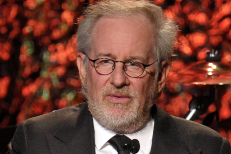 10. Steven Spielberg, 65, är enligt Forbes den tredje bäst betalda kändisen. 110 miljoner dollar drog han in det senaste året. 10. Steven Spielberg, 65, är enligt Forbes den tredje bäst betalda kändisen. 110 miljoner dollar drog han in det senaste året.