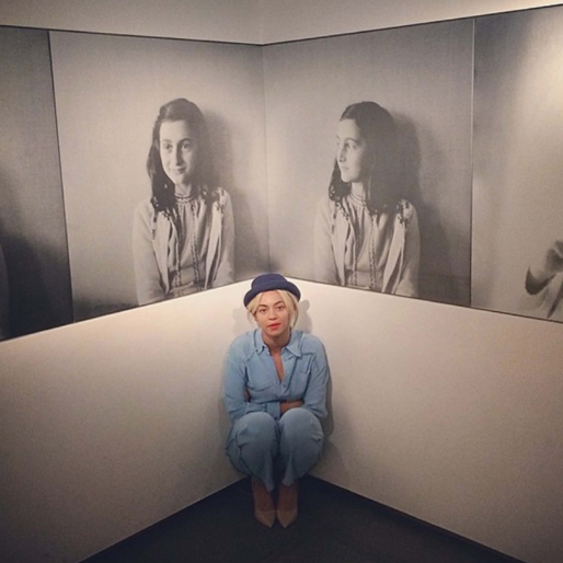 Beyonce på Anne Franks museum i Amsterdam. Beyonce på Anne Franks museum i Amsterdam.