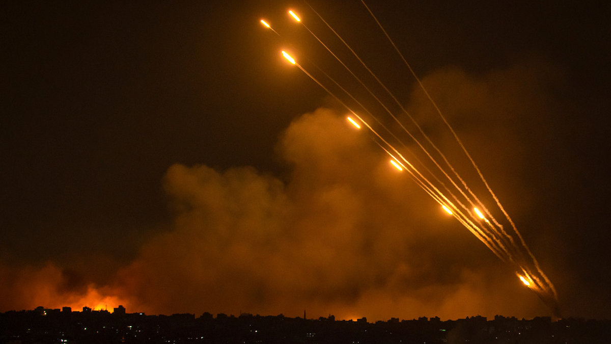 Raketer avfyras mot Gaza från Israel.