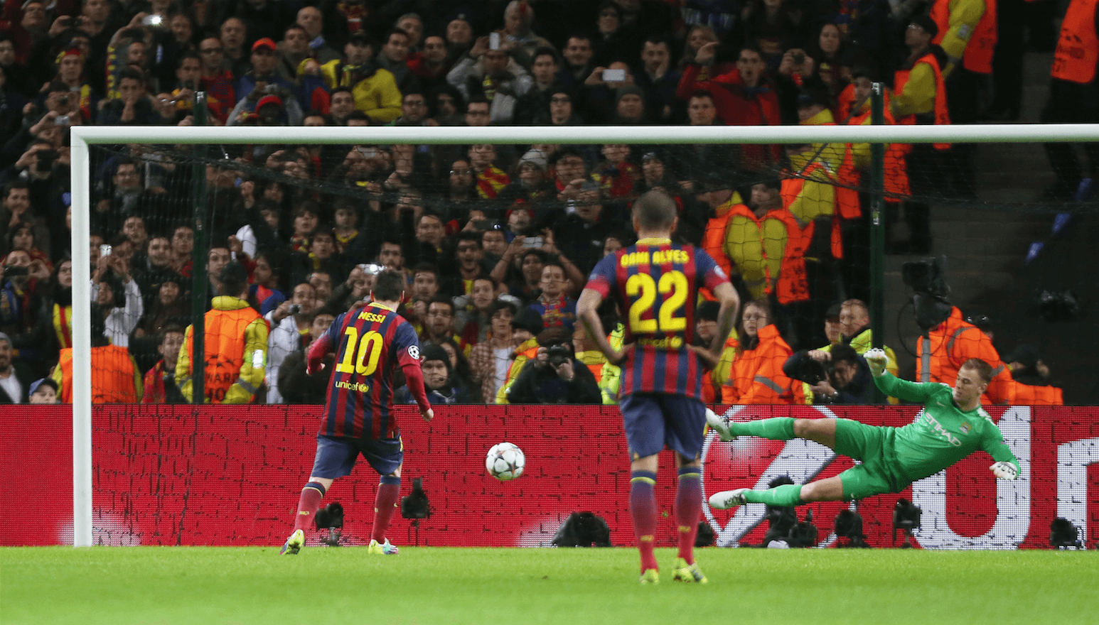 Joe Hart har fått släppa många Messi-bollar förbi sig. Joe Hart har fått släppa många Messi-bollar förbi sig.