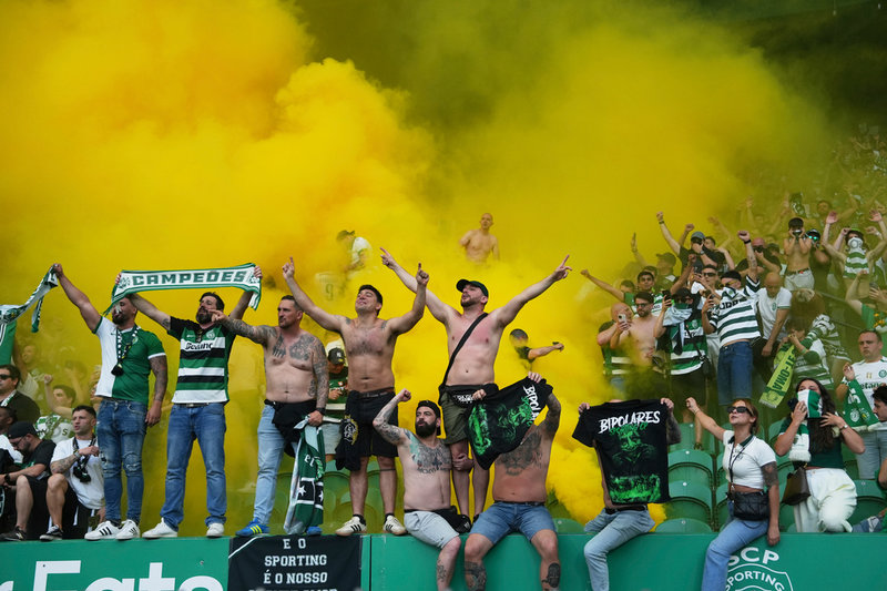 Sporting Lissabon-supportrar firar.