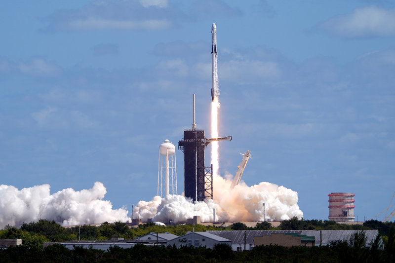 A Space X-raketen lyfter från Cape Canaveral i Florida.