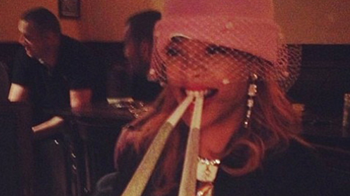 Rihanna är en av många kändisar som gillar att röka marijuana. 