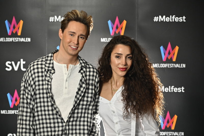 Hampus Nessvold och Gina Dirawi kände inte varandra sedan tidigare, men fann varandra och programleder nu Melodifestivalen 2026.
