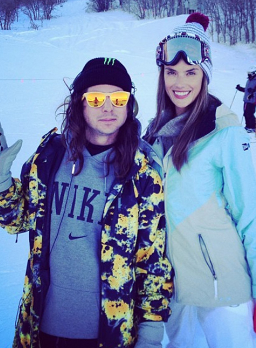 Alessandra Ambrosio i skidbacken. Alessandra Ambrosio i skidbacken.